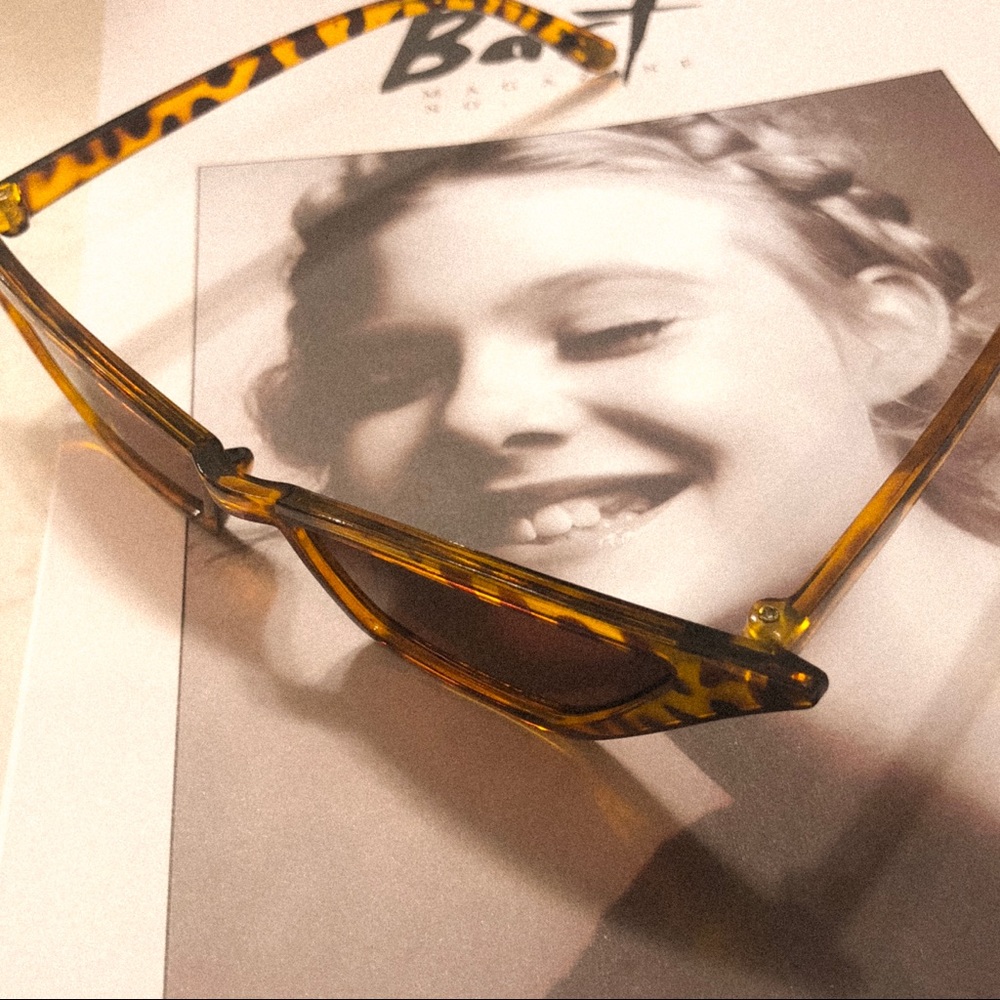 🕶 Chic Retro Slim Cat Eye Sunglasses 🕶 - Picture 7 of 8